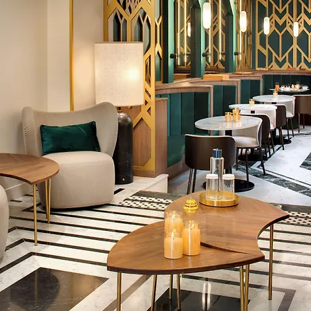 Artemisia Montmartre 4* パリ