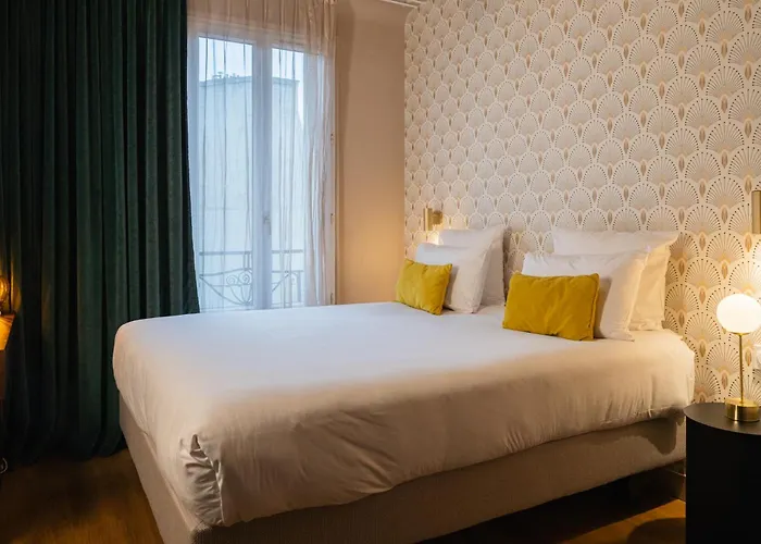 Hotel Artemisia Montmartre 4*