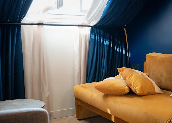 Artemisia Montmartre 4* パリ