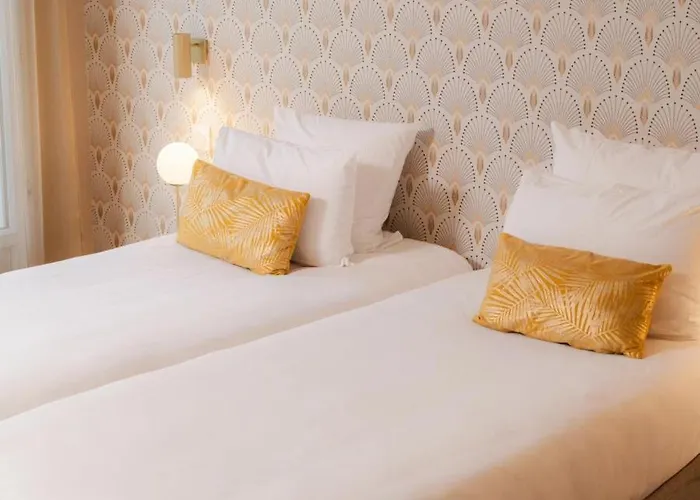 Artemisia Montmartre 4* パリ